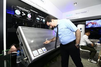 海爾廣交會展出世界首個無水箱太陽能熱水器，引領日用家電零售創新
