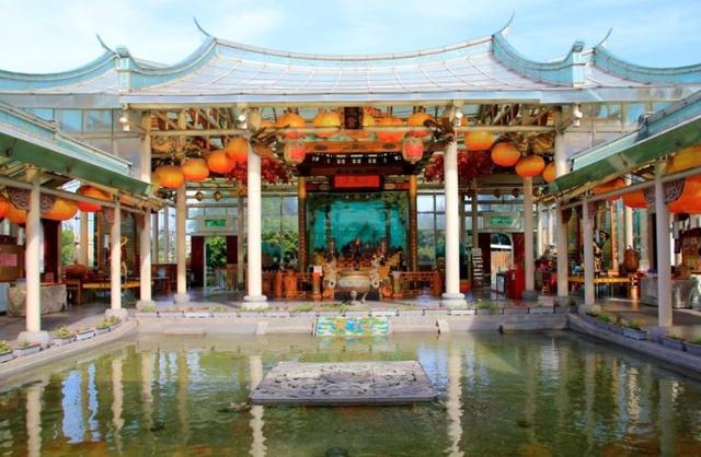 彰化著名景點 臺灣玻璃館，光影交織的夢幻國境